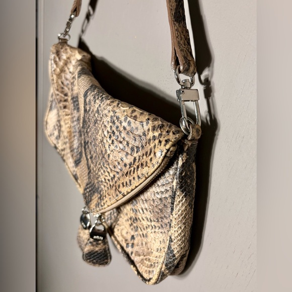 ❣️PRÜNE❣️ Flap Over Hand Bag - Picture 14 of 15